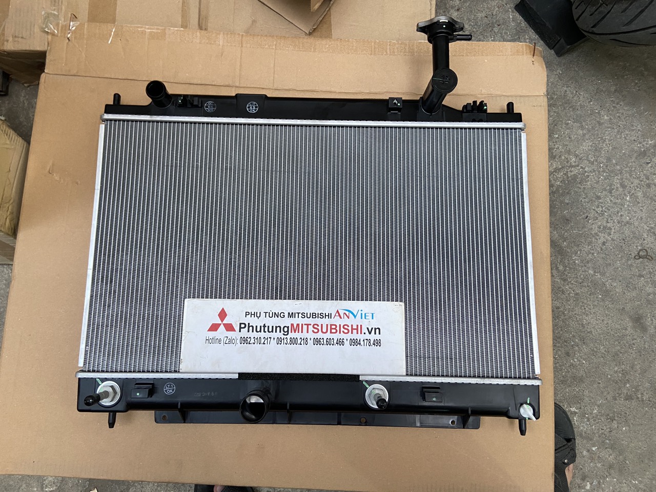 Két nước xe Mitsubishi Xpander Cross 2023-2025